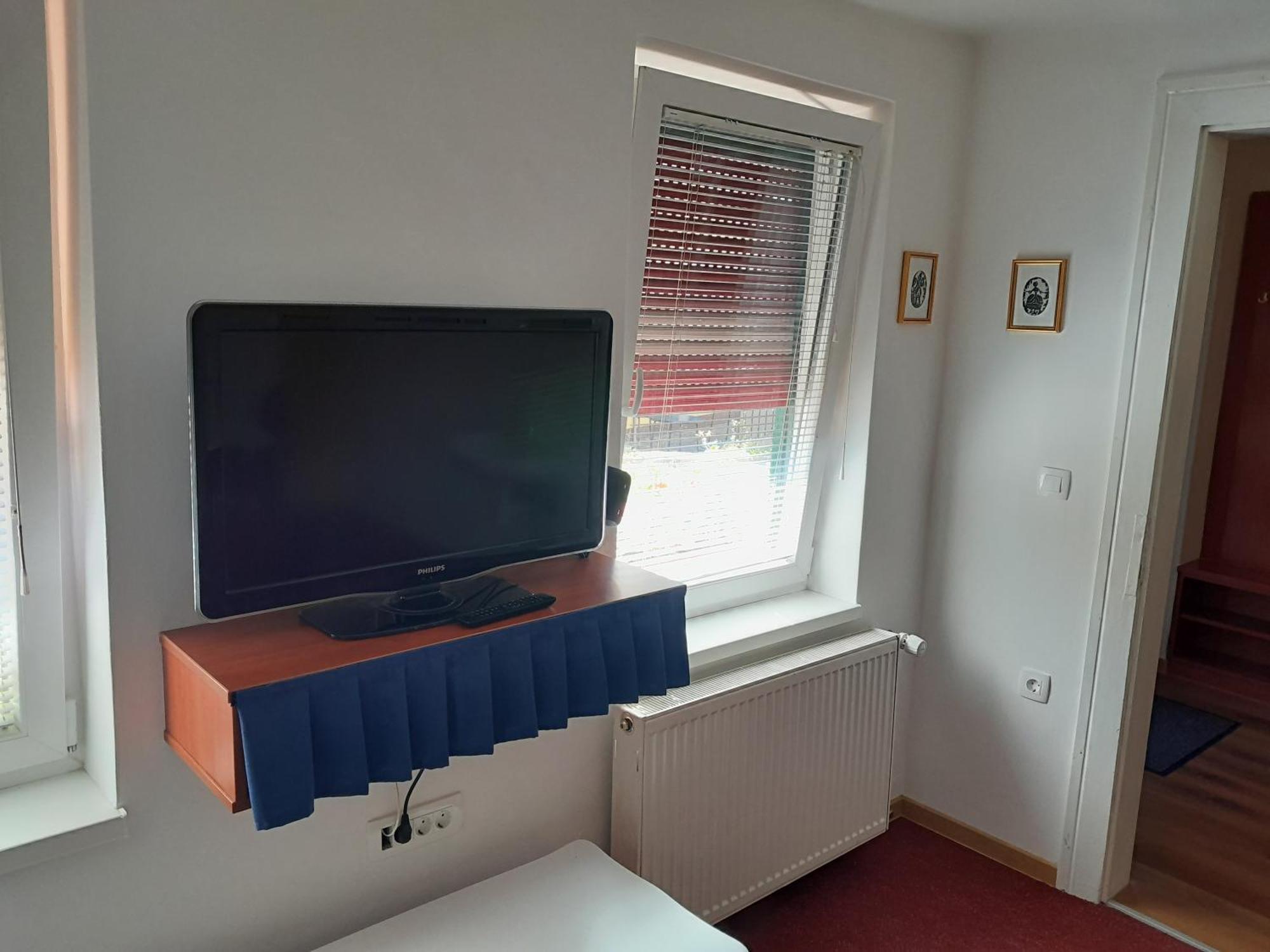 Hotel Pri Belokranjcu Novo Mesto Ngoại thất bức ảnh