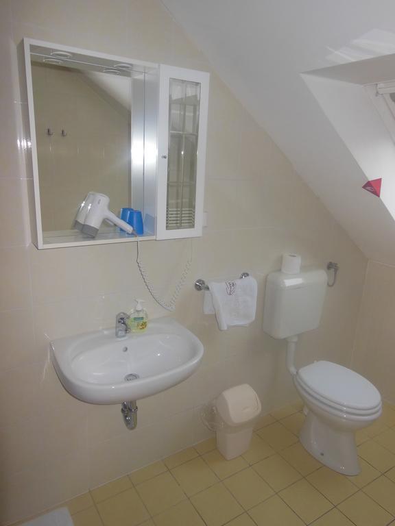 Hotel Pri Belokranjcu Novo Mesto Phòng bức ảnh