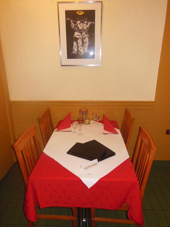 Hotel Pri Belokranjcu Novo Mesto Ngoại thất bức ảnh