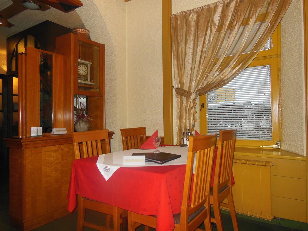 Hotel Pri Belokranjcu Novo Mesto Ngoại thất bức ảnh